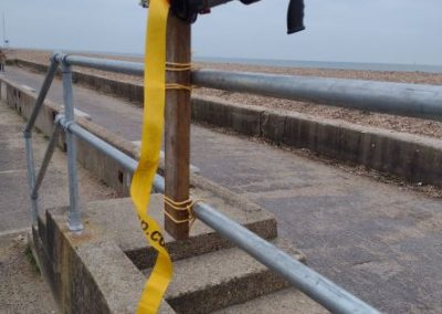 Soloclamp on wooden post sv1