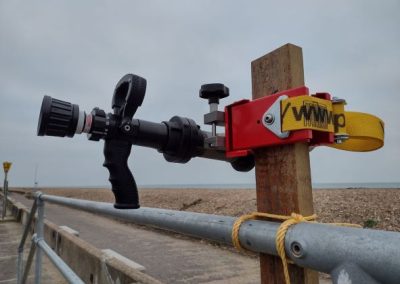 Soloclamp on wooden post sv2